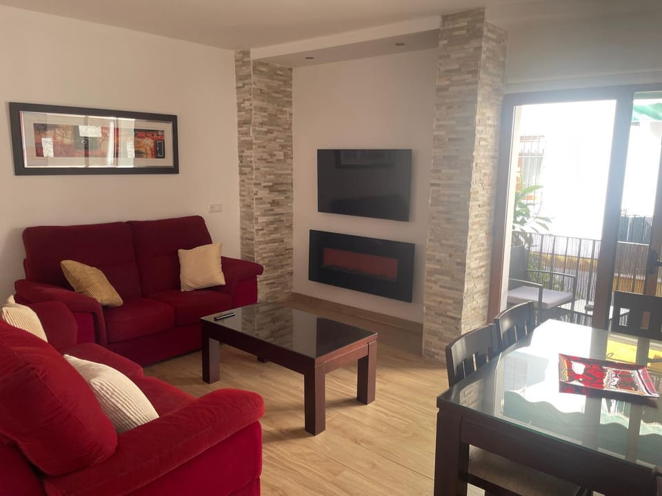 TV and multimedia, Balcony/Terrace, Dining area, Garden view, fireplace, internet, air conditioner