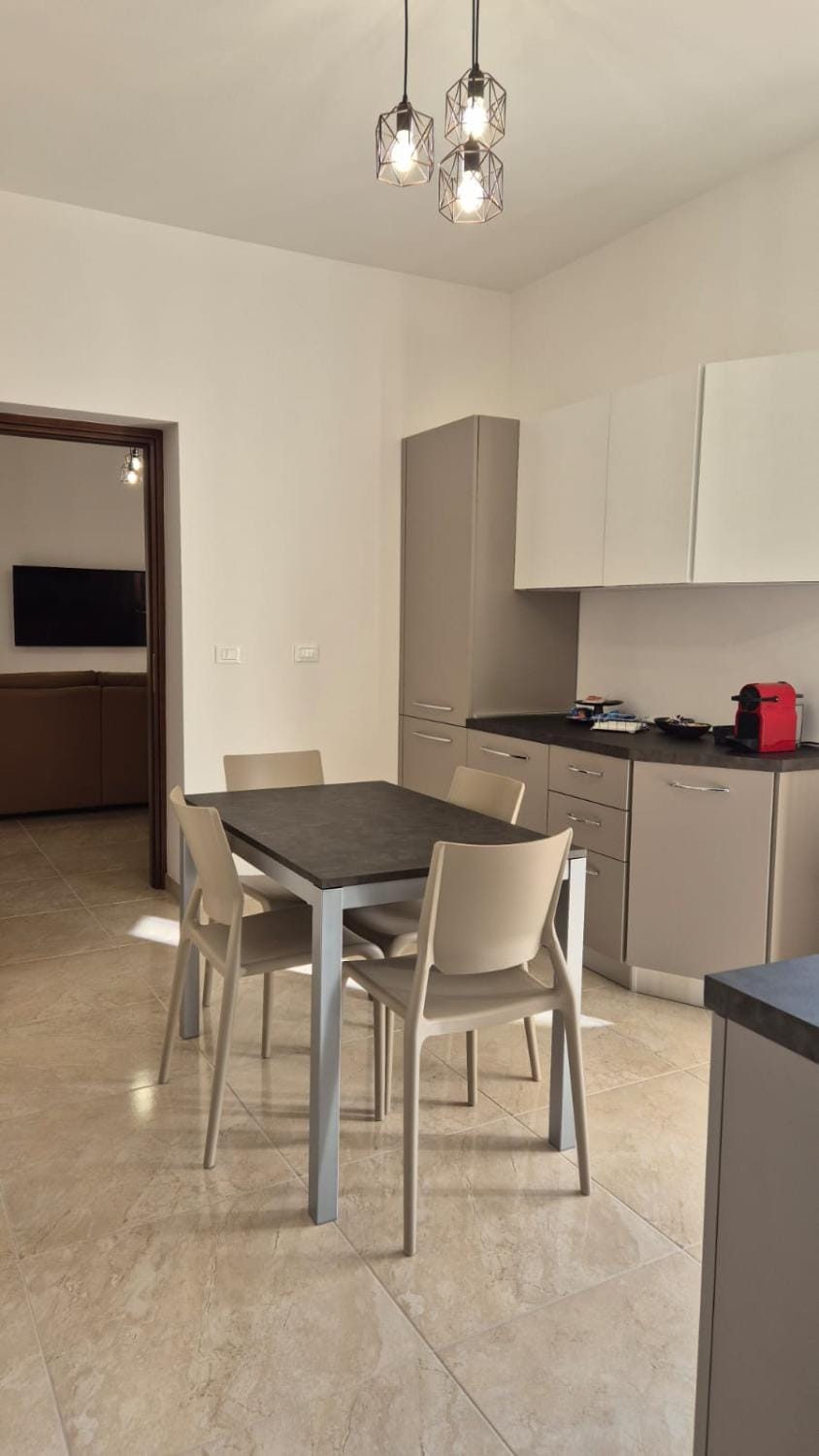 Kitchen or kitchenette, Dining area, oven, stove