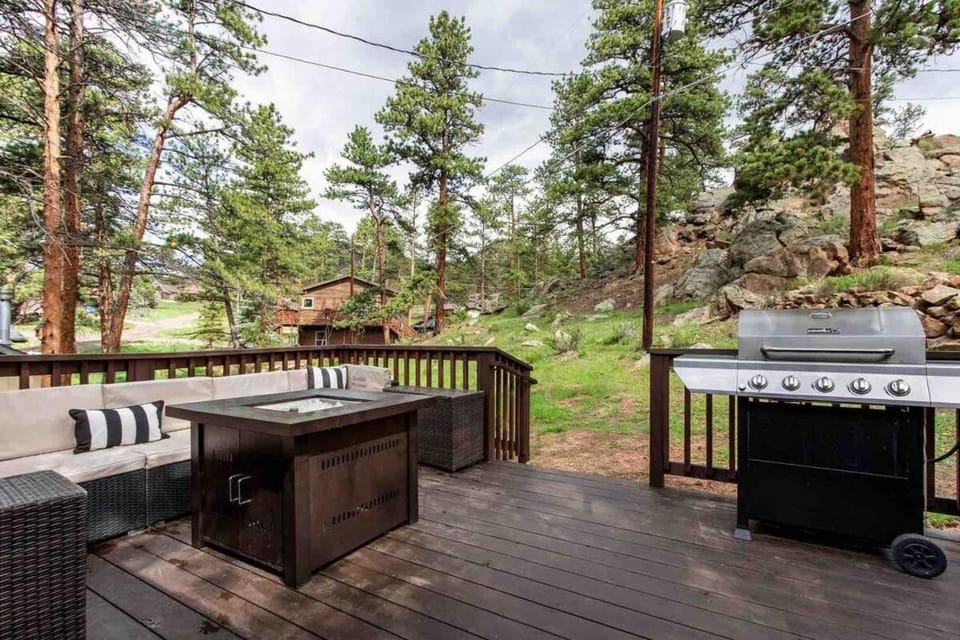Lux 3BR Home - Wildlife & Views near RMNP House in Estes Park