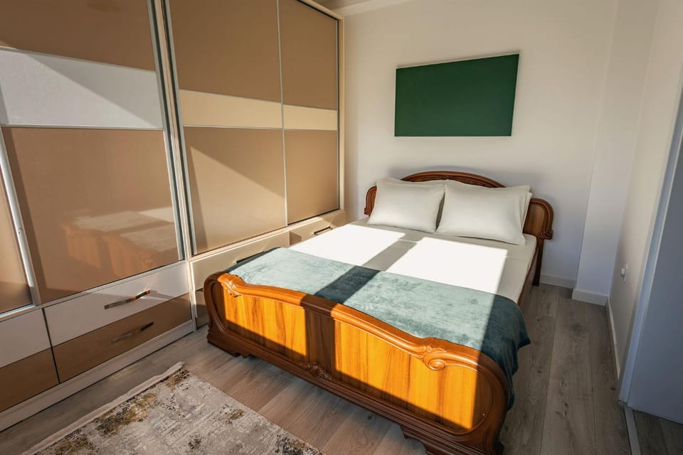 Bed, TV and multimedia, Photo of the whole room, Bedroom, wardrobe