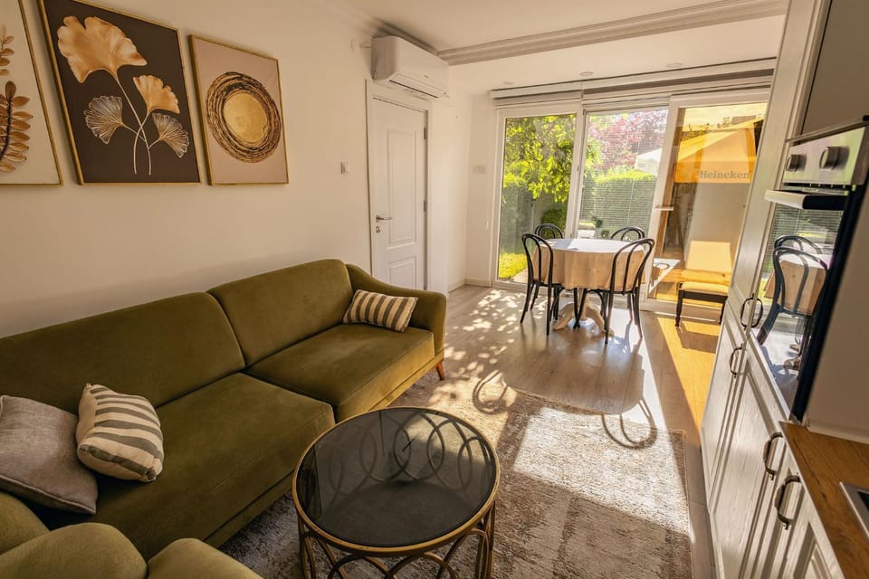 View (from property/room), Living room, Seating area, Dining area, kitchen