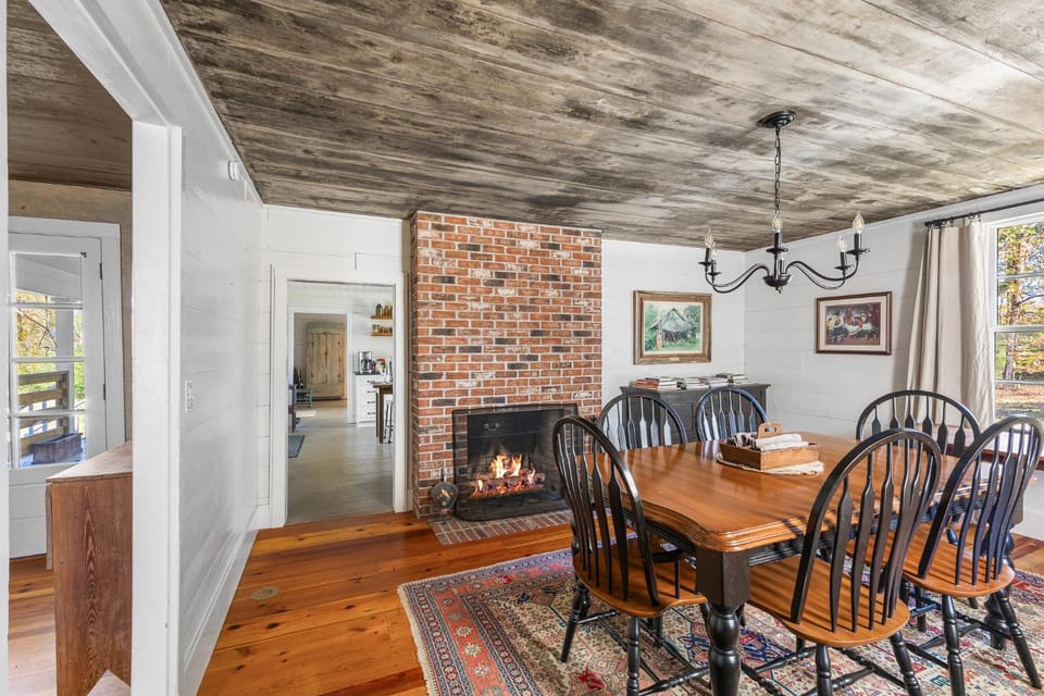 Charming 1800s Farmhouse Near Helen & Wineries House in White County