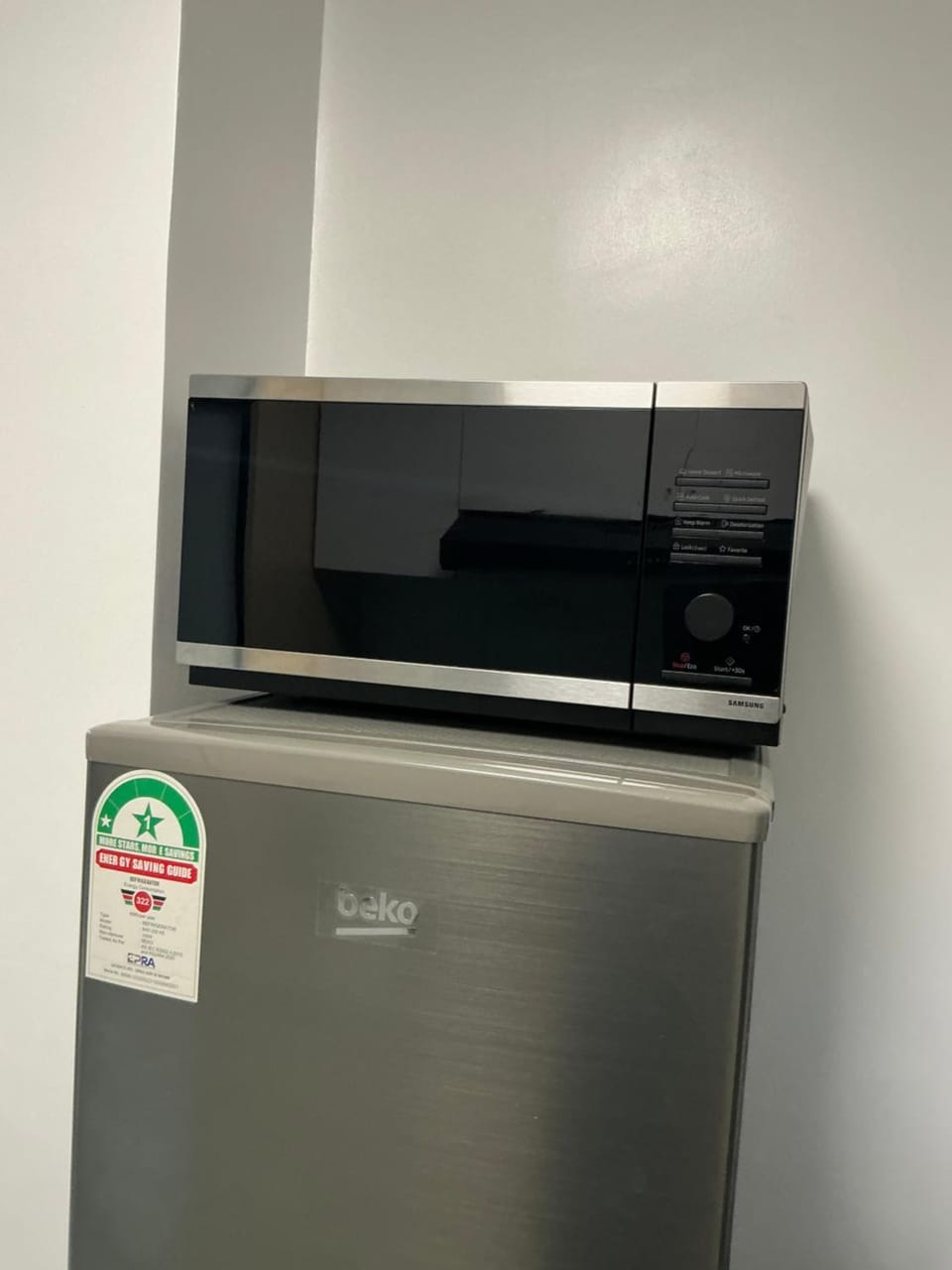 Kitchen or kitchenette, oven