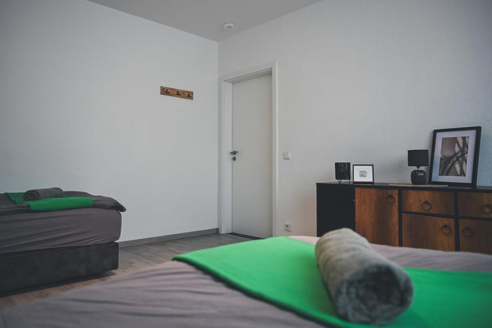 Bed, TV and multimedia, Photo of the whole room, Pets