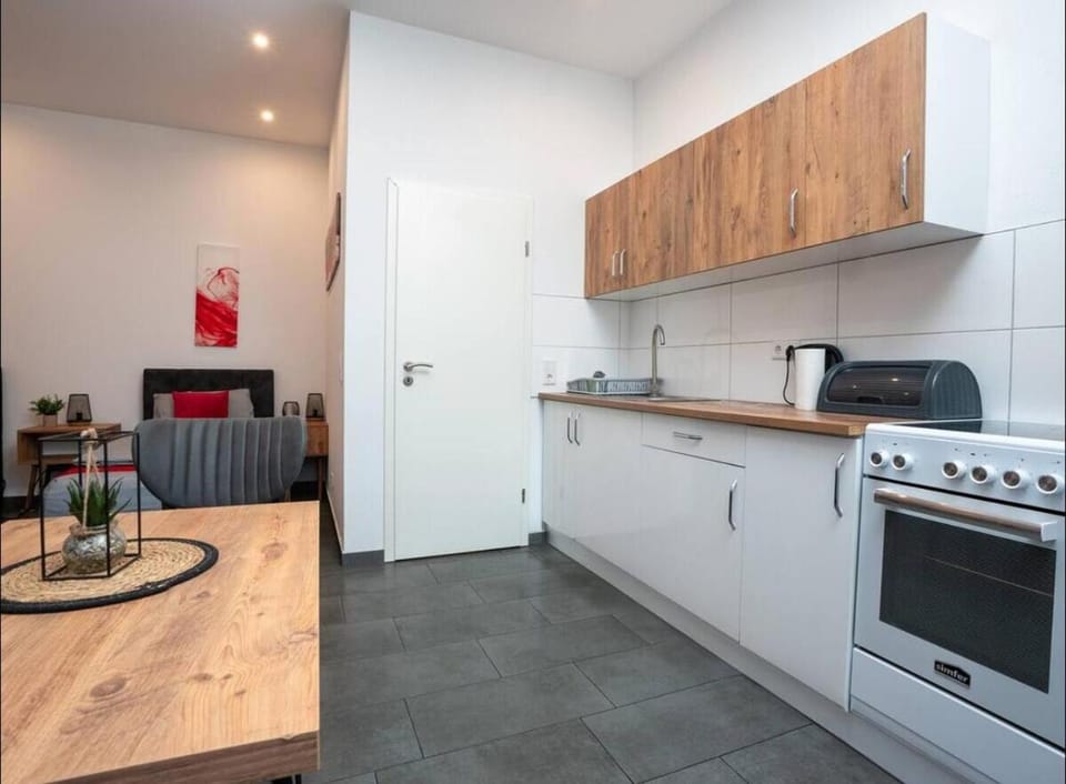 Kitchen or kitchenette, Dining area, oven, stove