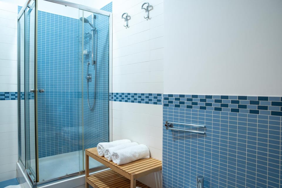 Shower, Bathroom, towels