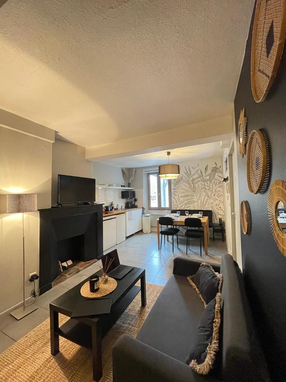 TV and multimedia, Kitchen or kitchenette, Living room, Dining area
