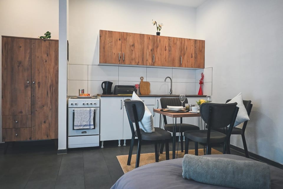 Kitchen or kitchenette, Dining area, oven, stove, toaster