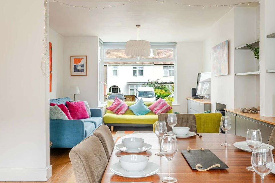 Redland's Fun & Colourful Artistic House House in Bristol