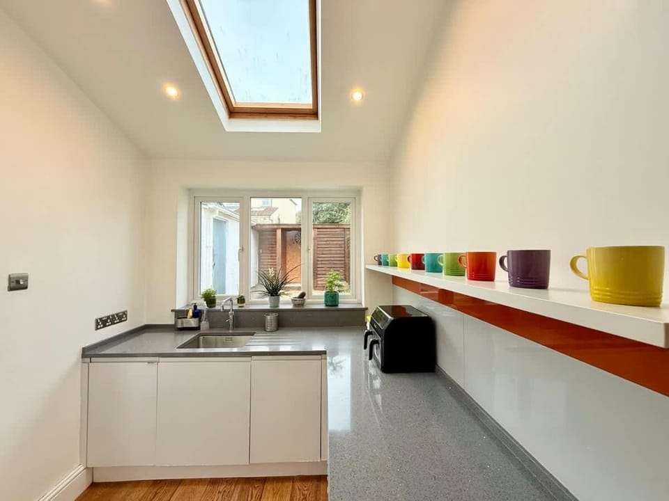 Redland's Fun & Colourful Artistic House House in Bristol