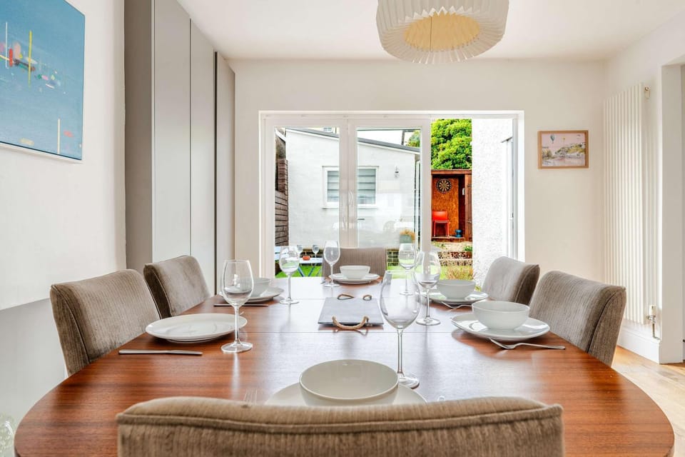 Redland's Fun & Colourful Artistic House House in Bristol