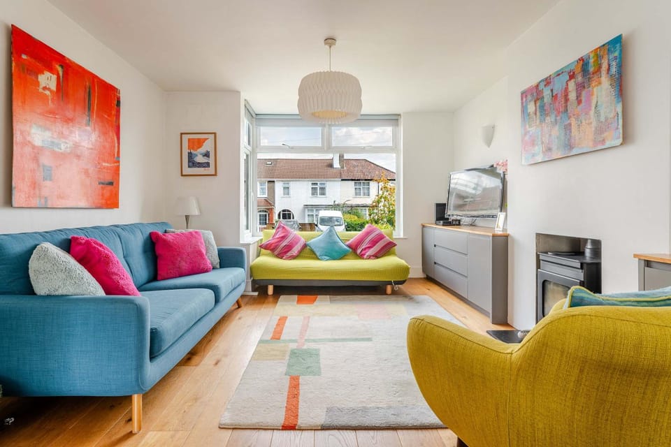 Redland's Fun & Colourful Artistic House House in Bristol