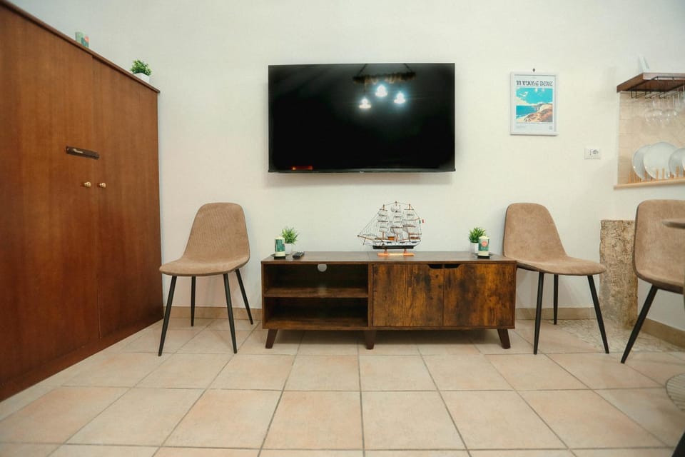 TV and multimedia, Seating area