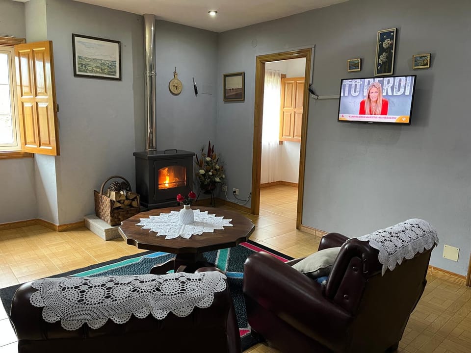 Communal lounge/ TV room, TV and multimedia, Living room, Dining area, Evening entertainment