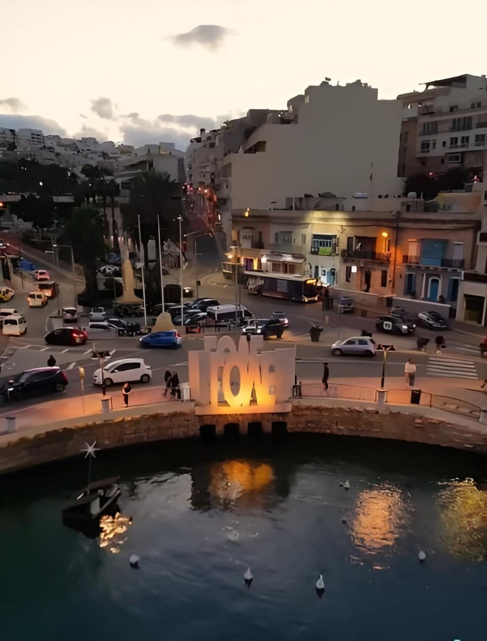 Nearby landmark, Neighbourhood