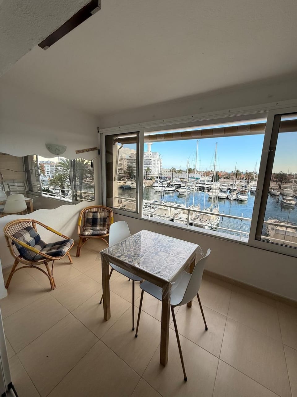 AwayDays - PG 3-3 - Apartamento al Canal con Wi-Fi Apartment in Alt Empordà