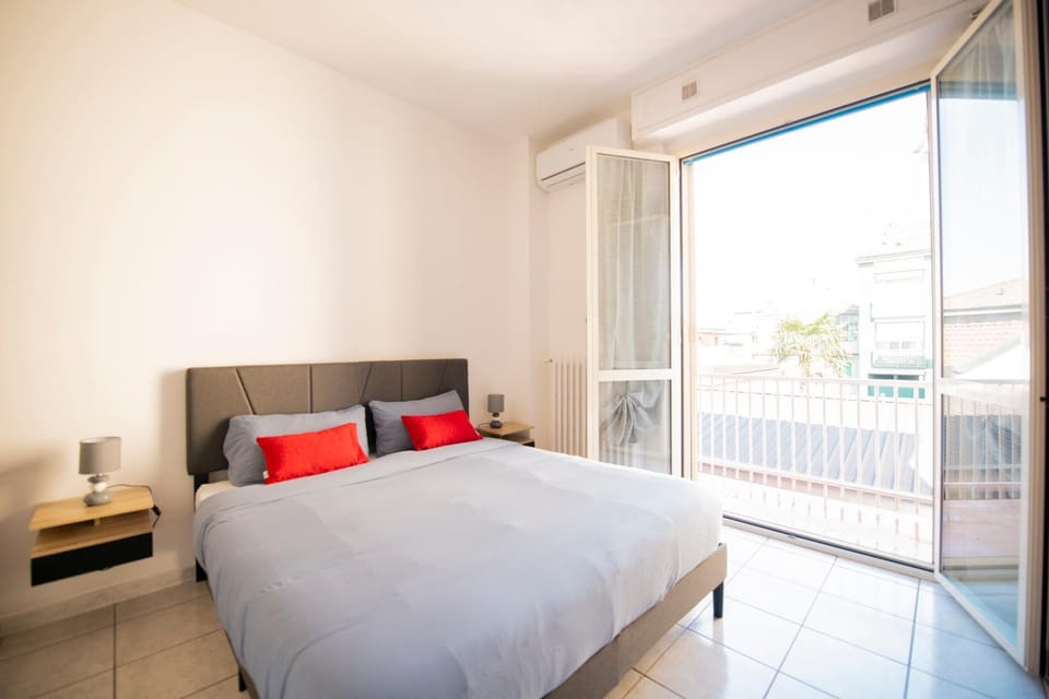 Bed, View (from property/room), Balcony/Terrace, Photo of the whole room, Bedroom