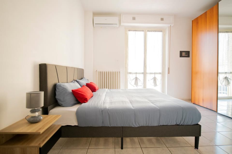 Bed, Photo of the whole room, Bedroom, air conditioner