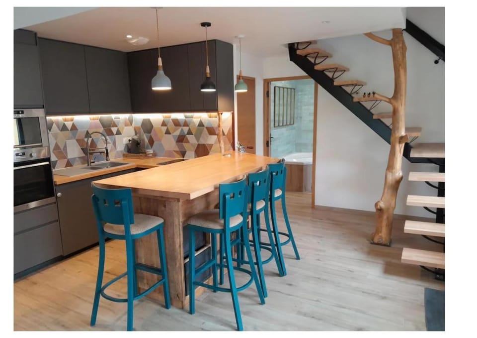 Kitchen or kitchenette, Dining area, dishwasher, oven, stove