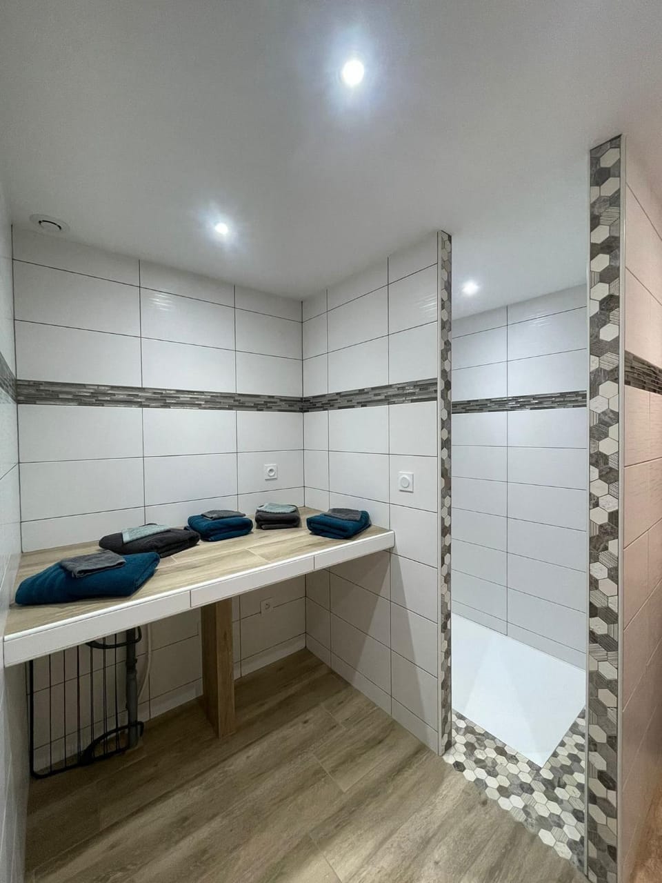 Bathroom, towels