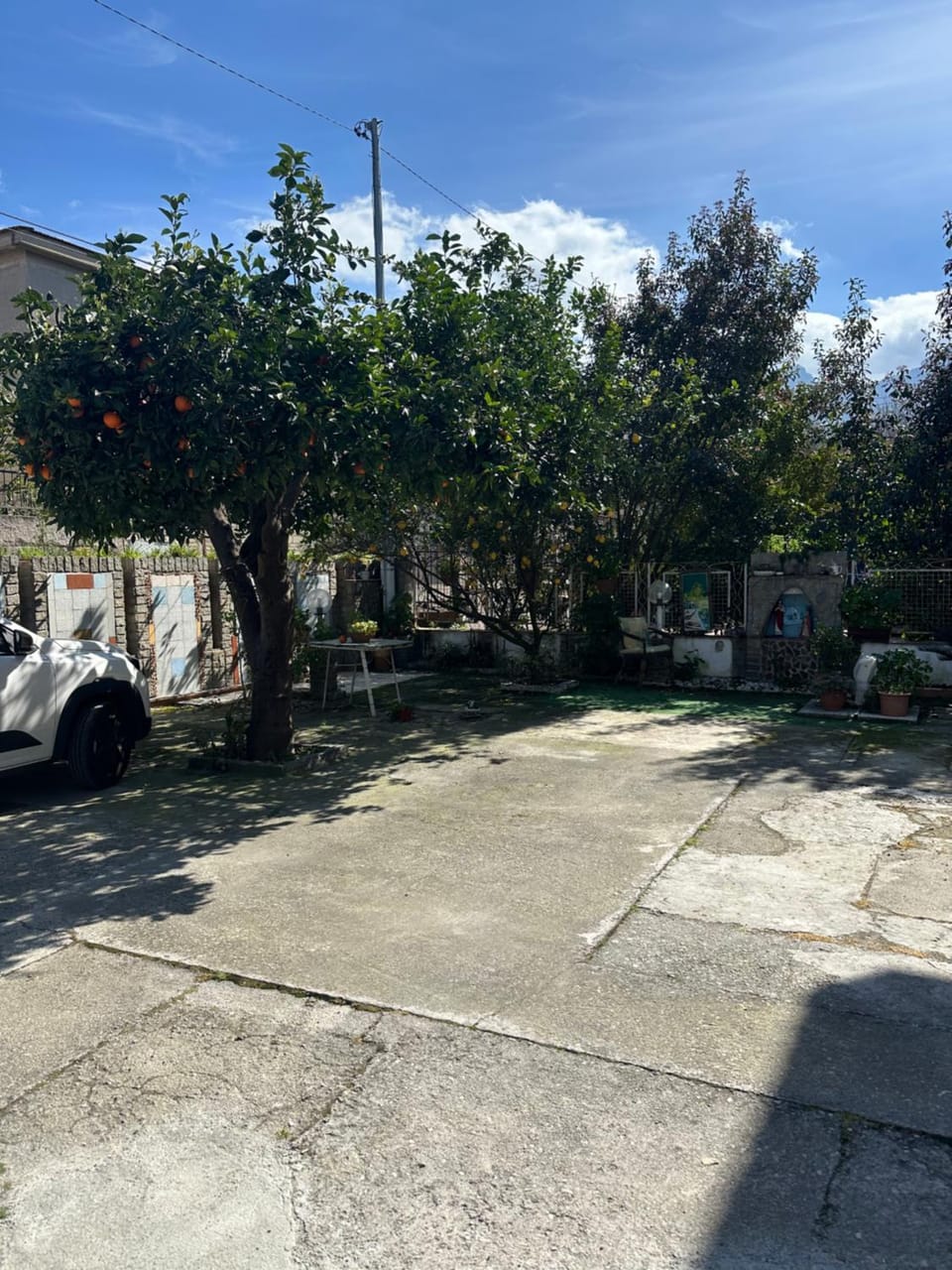 Property building, Spring, Day, Neighbourhood, Bird's eye view, Garden view, Street view, Location, Inner courtyard view, Parking