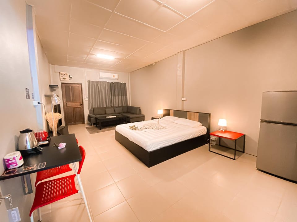 Bed, TV and multimedia, Coffee/tea facilities, Photo of the whole room, Seating area, Bedroom