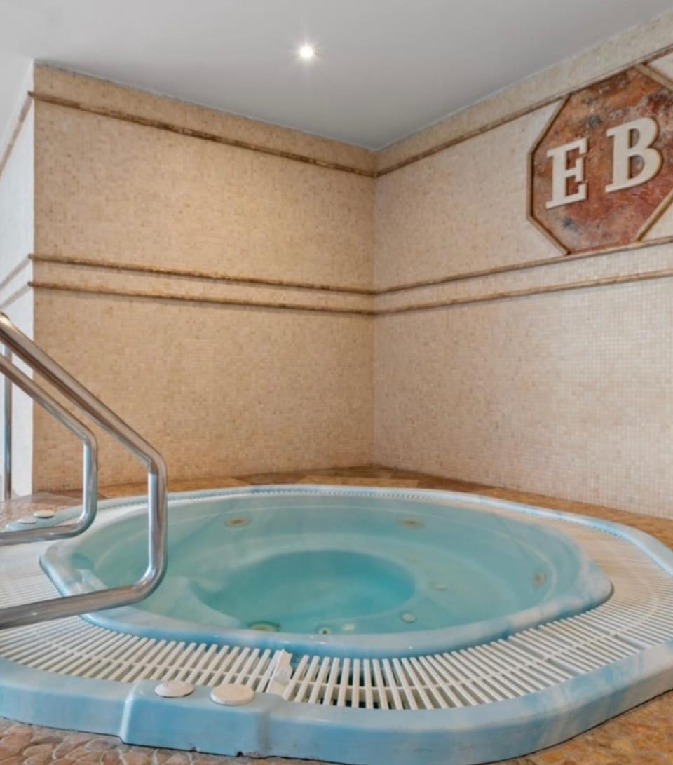 Hot Tub, Hot Tub, Lobby or reception
