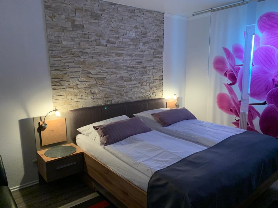 Photo of the whole room, Decorative detail