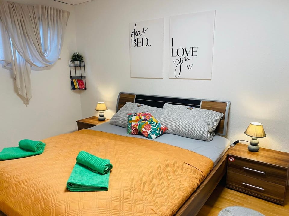 Bed, Photo of the whole room, Bedroom
