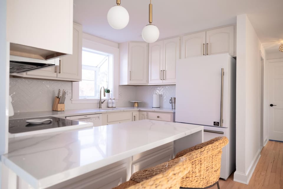 Kitchen or kitchenette, dishwasher
