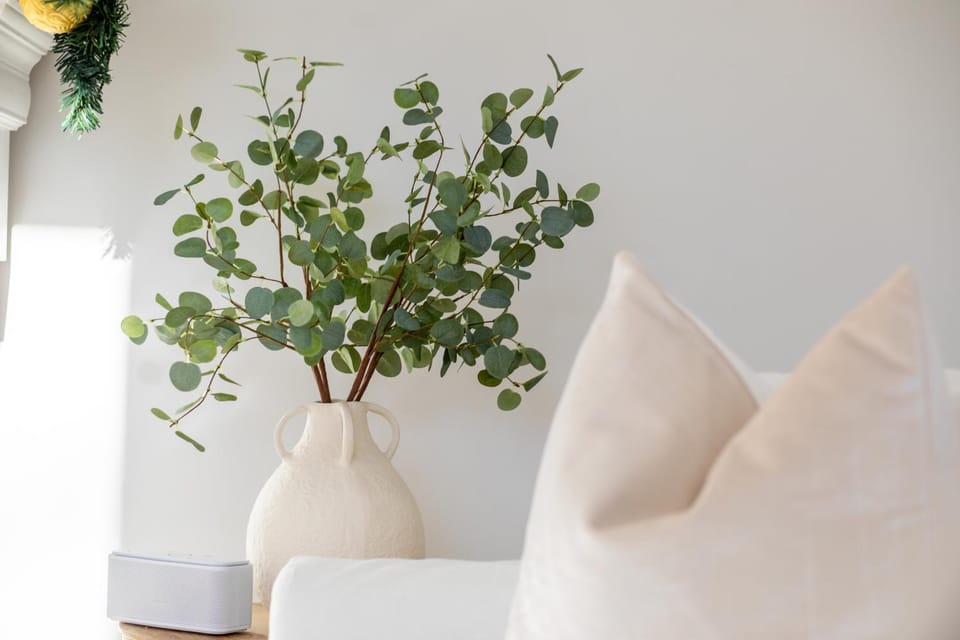 Living room, Decorative detail, Seating area
