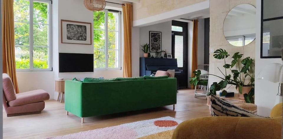 TV and multimedia, Seating area