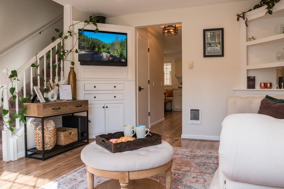 TV and multimedia, Living room, Seating area