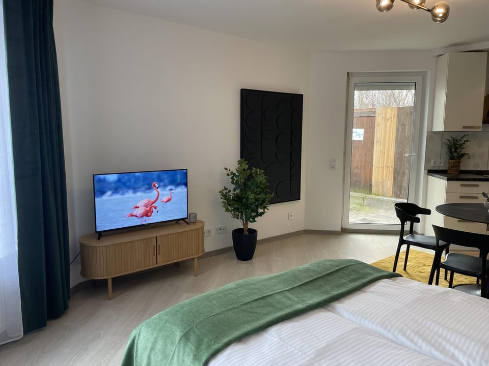 Communal lounge/ TV room, Bed, TV and multimedia, Photo of the whole room, Evening entertainment