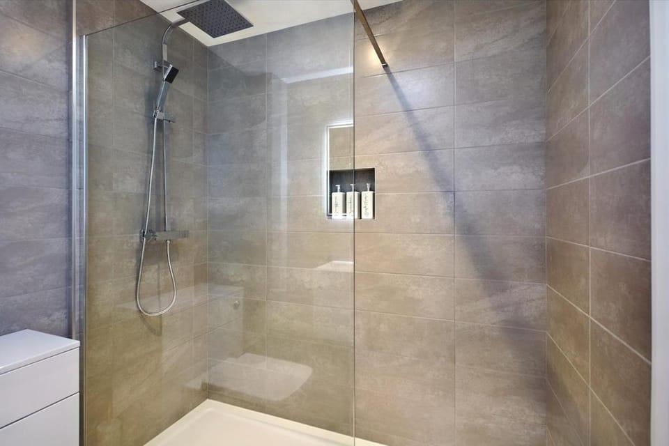 2022 Modern Home In Central Hayle With Parking & EV plug House in Hayle