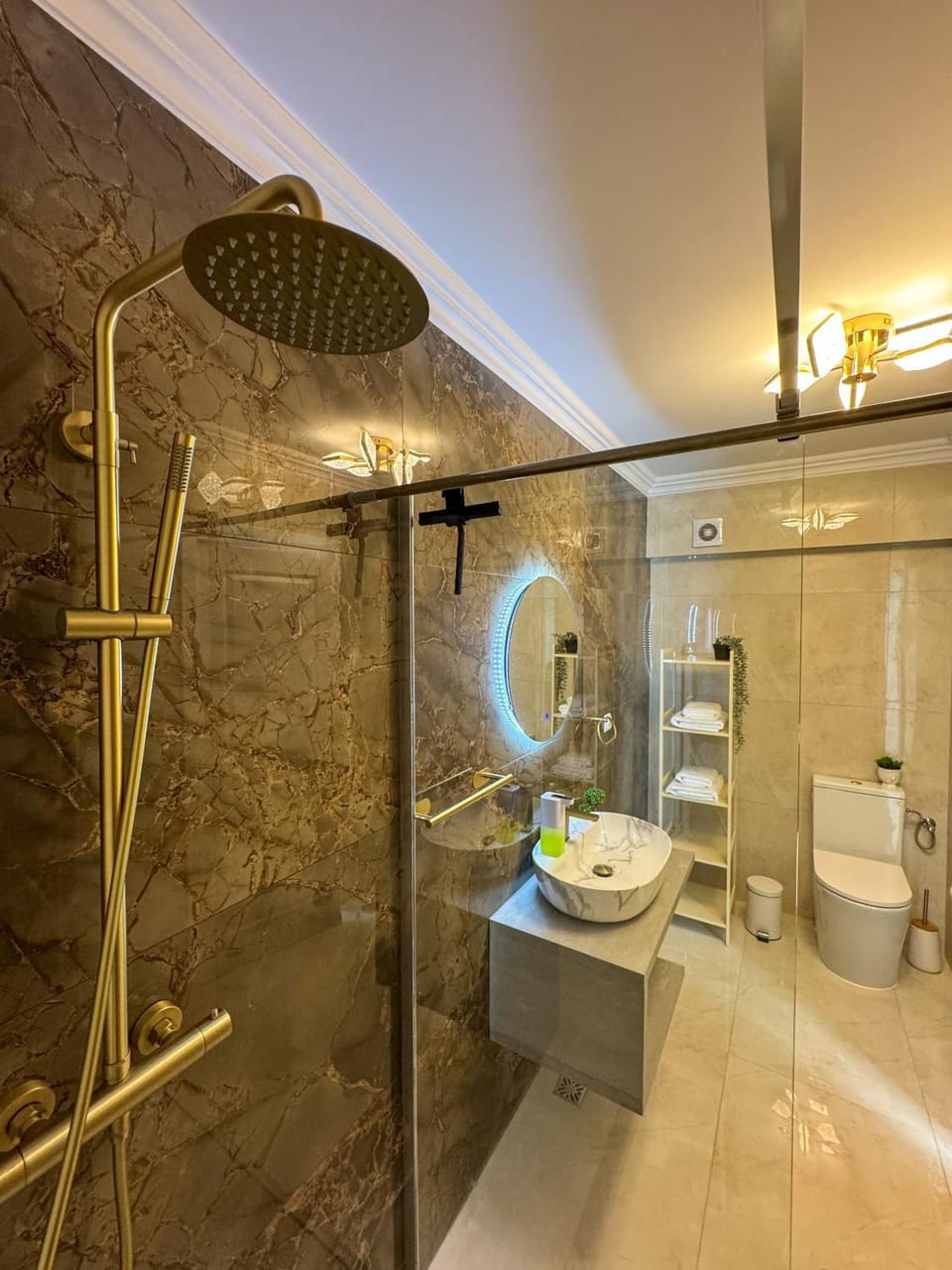 Shower, Toilet, Bathroom, Bath, bidet, towels