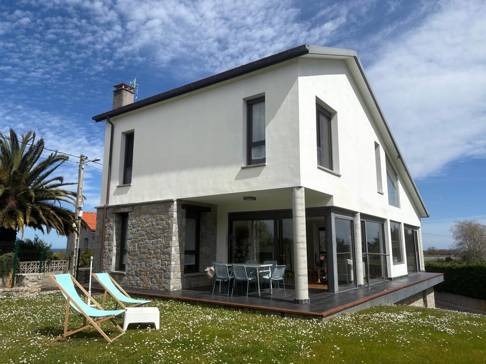 Property building, Garden, Garden view, sunbed