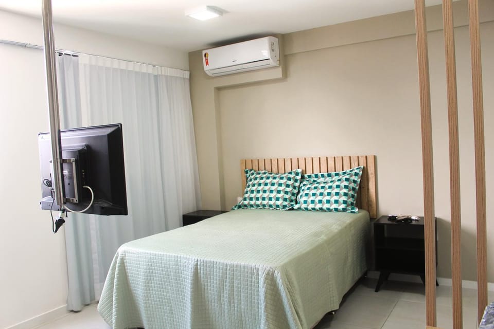 Bed, TV and multimedia, Bedroom