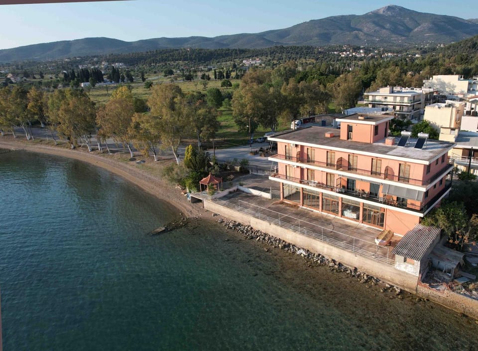 Property building, Day, Neighbourhood, Natural landscape, Bird's eye view, Beach, Mountain view, Sea view, Street view, Location