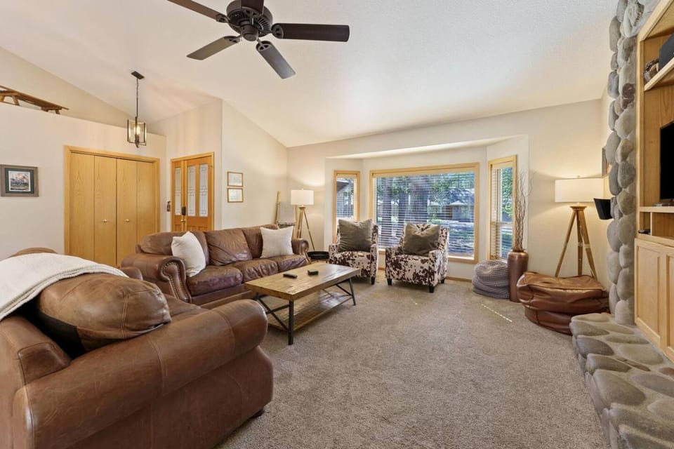 37 Kinglet House in Sunriver