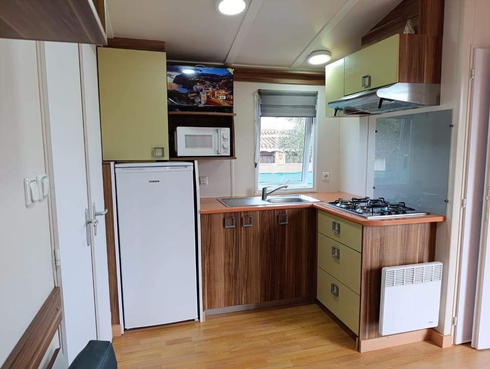 Kitchen or kitchenette, stove