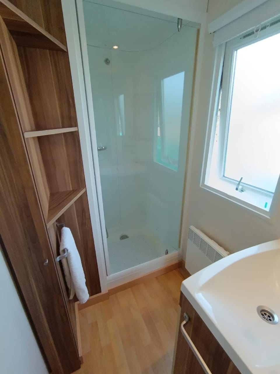 Shower, towels