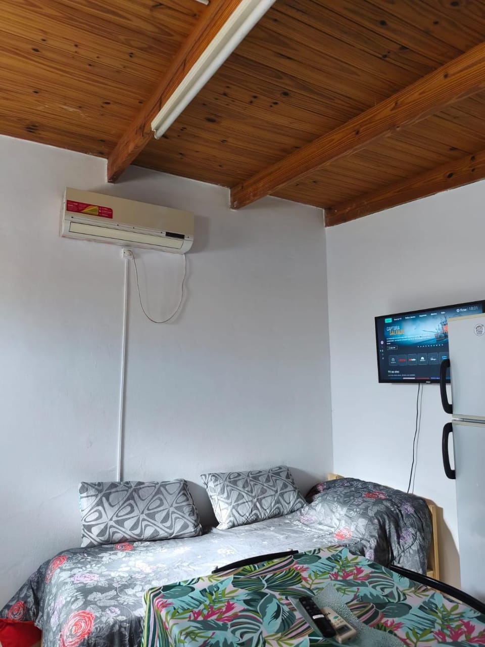 Bed, TV and multimedia, Photo of the whole room, Bedroom, air conditioner