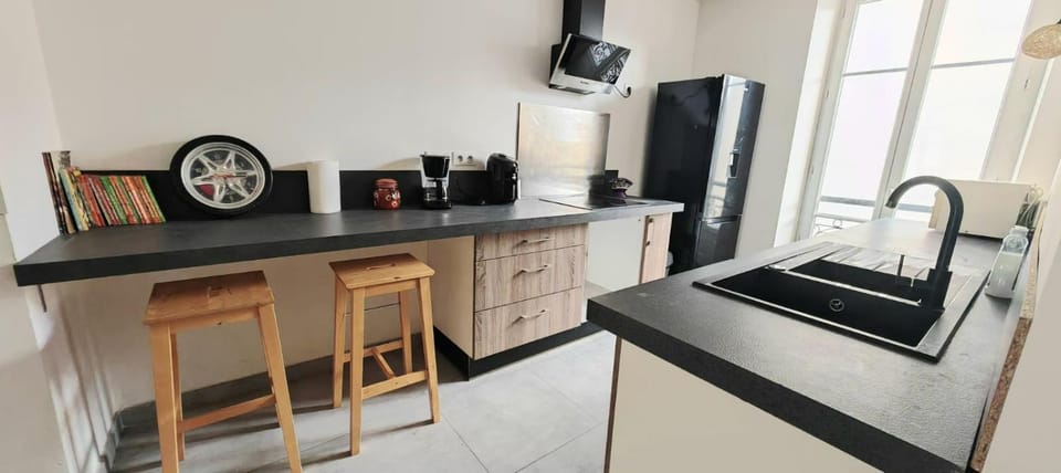 Coffee/tea facilities, Kitchen or kitchenette, microwave, stove