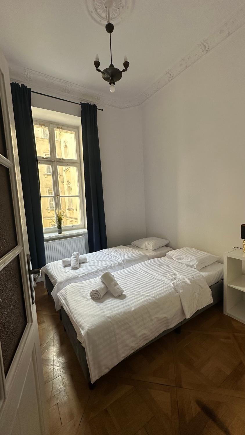 Bed, Photo of the whole room, Bedroom, towels, towels