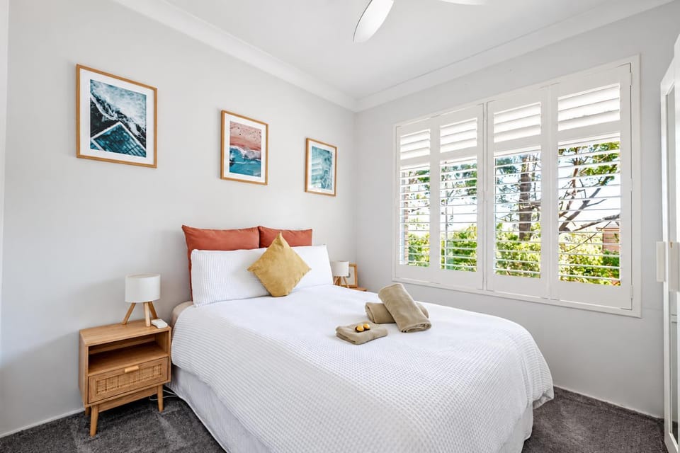 Sunlit 2BR Cronulla Apartment, Walk to Beach, Shops and Dining, Patio with BBQ Apartment in Sydney