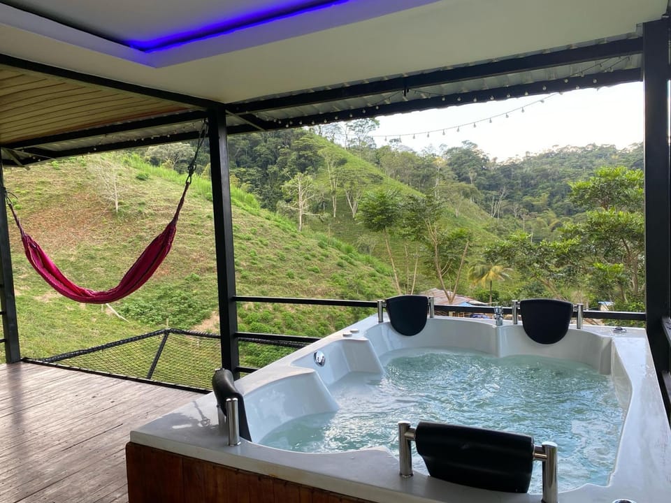 Cabaña en Norcasia con Jacuzzi sin calefacción, piscina agua de manantial y opción de atracciones extremas Paraíso Xtreme Campground/ 
RV Resort in Caldas, Colombia