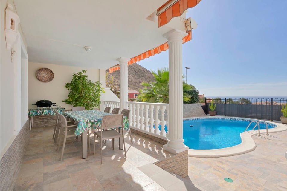 Townhouse with private pool! Villa in Los Cristianos