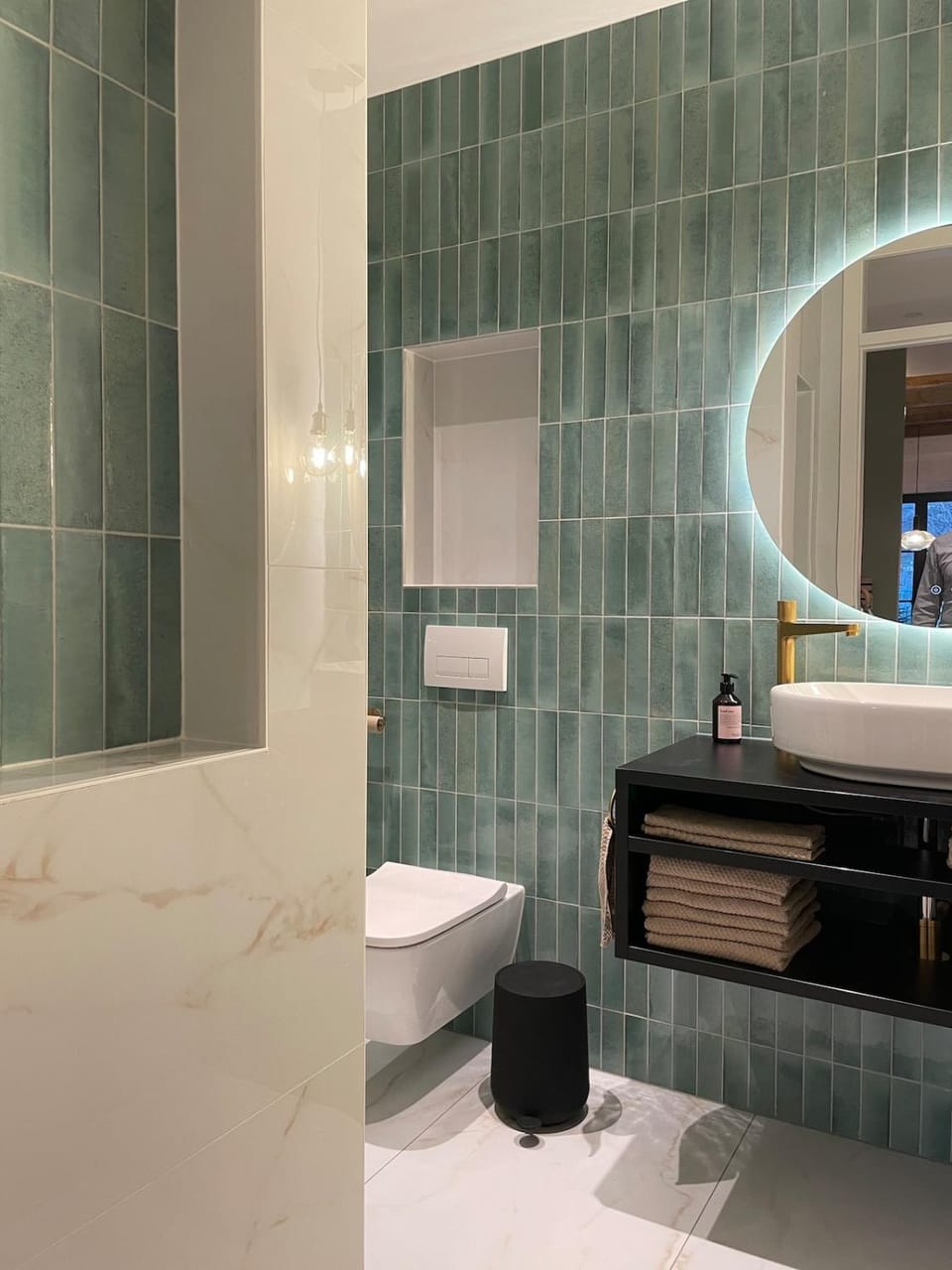 Shower, Toilet, Bathroom, towels