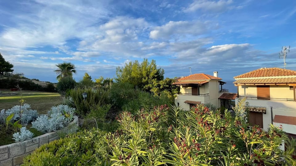 Property building, Spring, Day, Natural landscape, Garden, Garden view